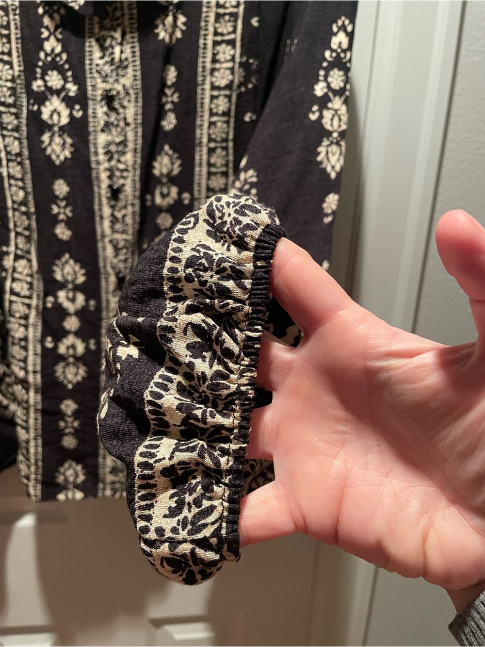 Black & Cream Floral-Print Long Sleeve Boho Blouse - Picture 2 of 6